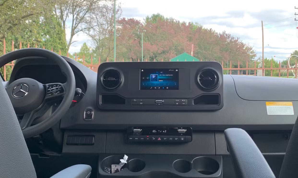 Mercedes-Benz Sprinter 12 Passenger 2023